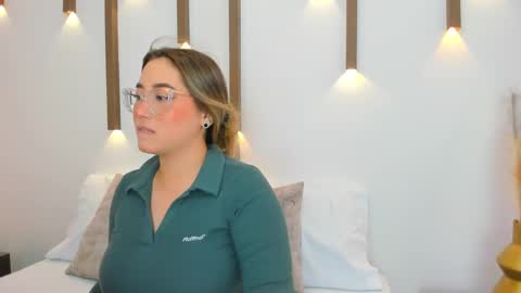 A N T O N E L L A  online show from March 2025 12:16:01 PM