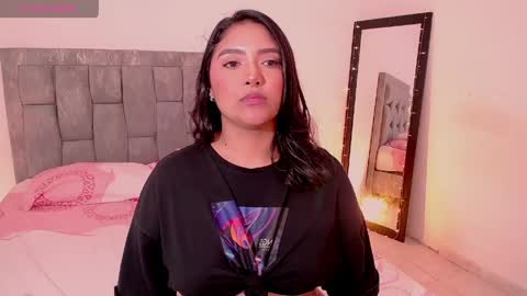 Snapshot of antonella_hot_x chatting on April 2026 01:05:02 AM Antonella online show from April 2026 01:05:02 AM