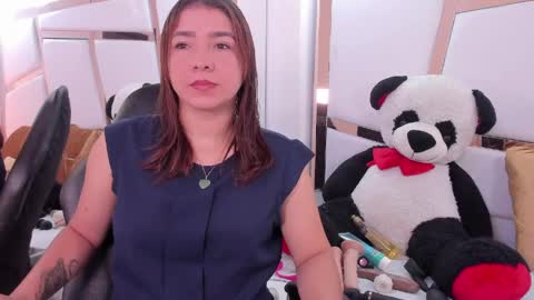 Snapshot of antonella_moon7 chatting on April 2026 04:35:02 AM Antonella Moon 7 online show from April 2026 04:35:02 AM