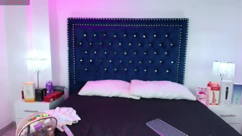 Antonella  online show from November 2025 03:45:01 AM