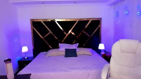 Snapshot of antonellalove_ chatting on December 2024 08:23:02 PM My name is Andrea thumb up me please its important online show from December 2024 08:23:02 PM