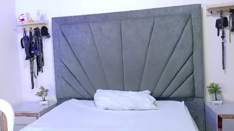 antonellarossi_os online show from June 2026 01:43:02 AM