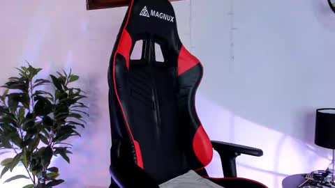 Snapshot of antoniacasarini chatting on February 2025 04:04:01 PM Antonia online show from February 2025 04:04:01 PM