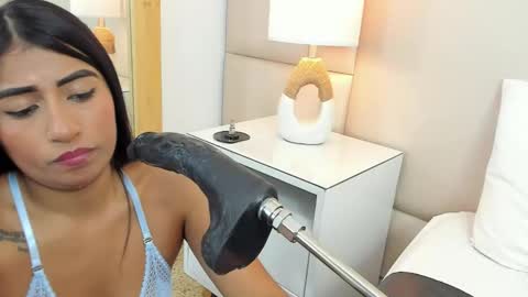 Antonia online show from December 2025 04:25:01 PM