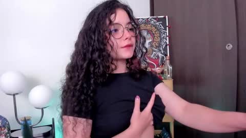 Snapshot of antoniart_ chatting on December 2024 03:25:01 AM Antonia online show from December 2024 03:25:01 AM