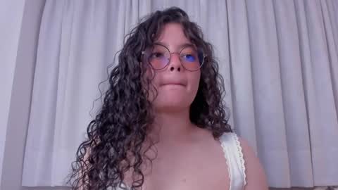 Snapshot of antoniart_ chatting on March 2025 04:07:02 AM Antonia online show from March 2025 04:07:02 AM