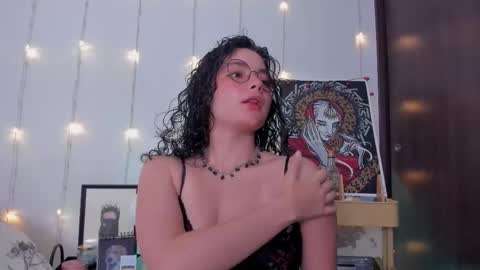 Snapshot of antoniart_ chatting on November 2025 01:49:02 AM Antonia online show from November 2025 01:49:02 AM