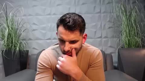 Snapshot of antoniovalentinidiamond chatting on January 2025 08:00:01 PM HI My name is Antonio online show from January 2025 08:00:01 PM