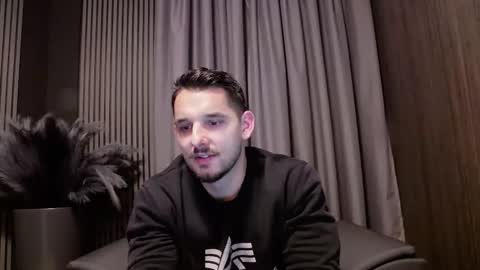 Snapshot of antoniovalentinidiamond chatting on November 2025 08:00:01 PM HI My name is Antonio online show from November 2025 08:00:01 PM