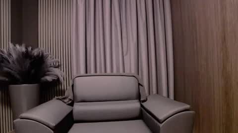 Snapshot of antoniovalentinidiamond chatting on November 2025 07:51:02 PM HI My name is Antonio online show from November 2025 07:51:02 PM