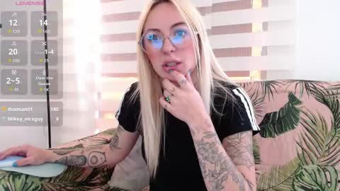 Antonia online show from May 2026 07:21:01 PM