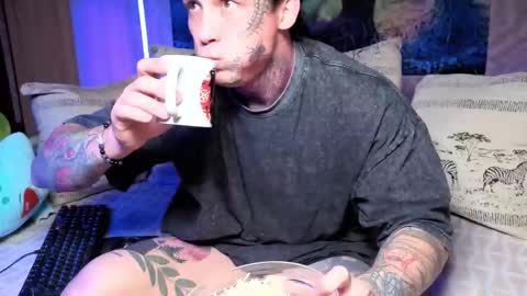 Tom online show from November 2025 03:24:01 PM