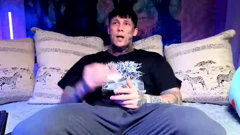 Tom online show from December 2025 06:52:01 AM