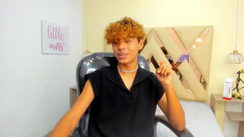 anyelotwink online show from January 2026 07:11:01 PM