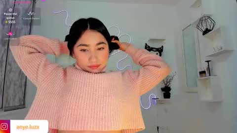 anyeluz_z online show from March 2025 02:45:01 PM