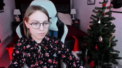 Snapshot of aphexqueen chatting on December 2024 04:17:01 PM APHEX QUEEN online show from December 2024 04:17:01 PM