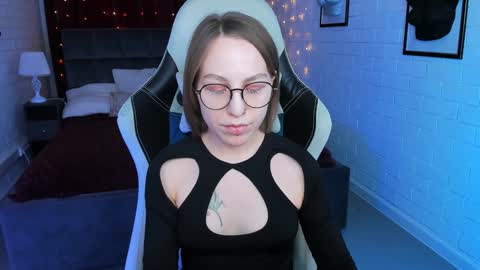 Snapshot of aphexqueen chatting on January 2025 01:05:02 PM APHEX QUEEN online show from January 2025 01:05:02 PM