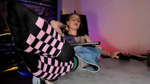 Snapshot of aphexqueen chatting on April 2026 11:15:01 AM APHEX QUEEN online show from April 2026 11:15:01 AM