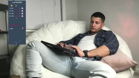 Snapshot of apolo_strange chatting on February 2025 12:54:01 AM apolo_strange online show from February 2025 12:54:01 AM