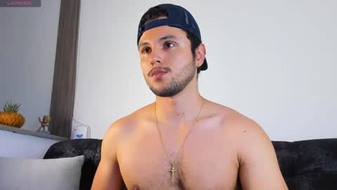 Snapshot of apoloklein_ chatting on April 2026 07:01:01 AM Apolo Klein online show from April 2026 07:01:01 AM