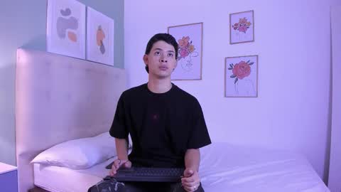 Apolo twink online show from December 2025 07:18:01 PM