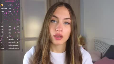 Snapshot of appleeepie chatting on September 2025 09:02:01 AM Vicki online show from September 2025 09:02:01 AM