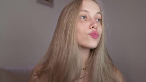 Snapshot of appr0ved chatting on December 2025 05:30:01 PM REYNA my friend online show from December 2025 05:30:01 PM