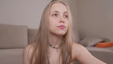 Snapshot of appr0ved chatting on May 2026 03:18:01 PM REYNA my friend online show from May 2026 03:18:01 PM