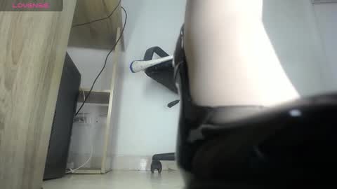 Aprhillove online show from January 2025 10:27:01 AM