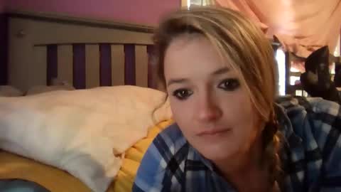 Snapshot of april91d chatting on October 2025 08:44:02 PM whats your fantasy online show from October 2025 08:44:02 PM