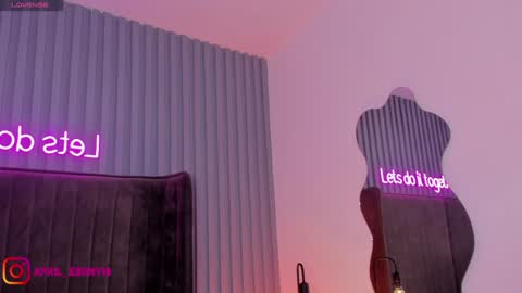 Snapshot of april_ebony18_ chatting on February 2025 10:39:02 AM April online show from February 2025 10:39:02 AM