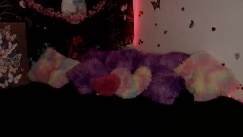 april_l6 online show from November 2025 10:01:01 PM