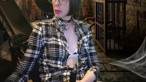 Snapshot of april_show_her chatting on February 2025 01:21:02 AM April Strife online show from February 2025 01:21:02 AM