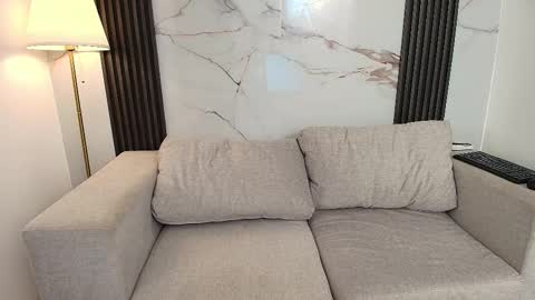 aprillross online show from December 2025 12:31:02 PM