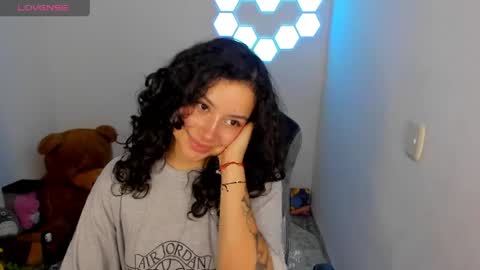 Snapshot of aqua_emilly chatting on April 2026 11:43:01 PM aqua emilly online show from April 2026 11:43:01 PM