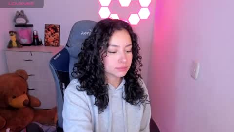 Snapshot of aqua_emilly chatting on April 2026 11:28:01 PM aqua emilly online show from April 2026 11:28:01 PM