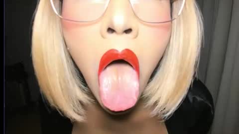 Snapshot of aqueenofcumxx chatting on October 2025 05:12:01 PM Alicia online show from October 2025 05:12:01 PM