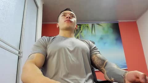 Snapshot of aquiles_51 chatting on March 2026 01:29:02 PM Jonathan online show from March 2026 01:29:02 PM