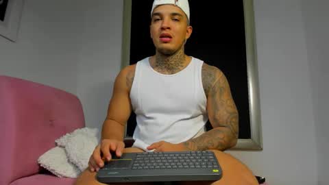 Snapshot of aquiles_elpapi chatting on September 2025 03:07:02 AM AquilesElpapi online show from September 2025 03:07:02 AM
