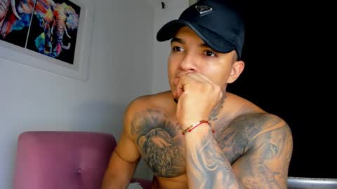 Snapshot of aquiles_elpapi chatting on October 2025 01:47:01 AM AquilesElpapi online show from October 2025 01:47:01 AM