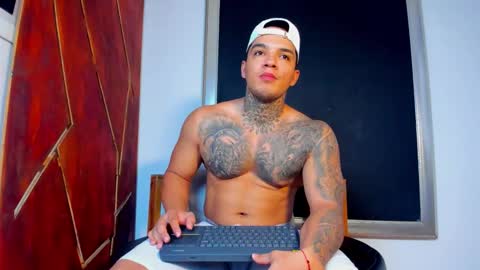 Snapshot of aquiles_elpapi chatting on November 2025 07:27:02 PM AquilesElpapi online show from November 2025 07:27:02 PM