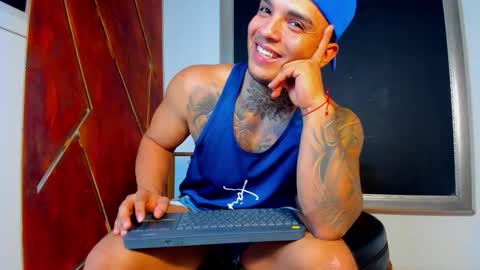 Snapshot of aquiles_elpapi chatting on November 2025 12:10:01 AM AquilesElpapi online show from November 2025 12:10:01 AM