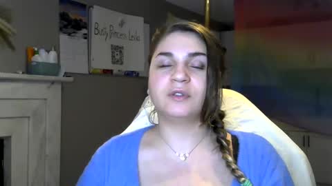 Snapshot of arabbustybeauty chatting on January 2025 04:32:01 AM BustyPrincessLeila online show from January 2025 04:32:01 AM