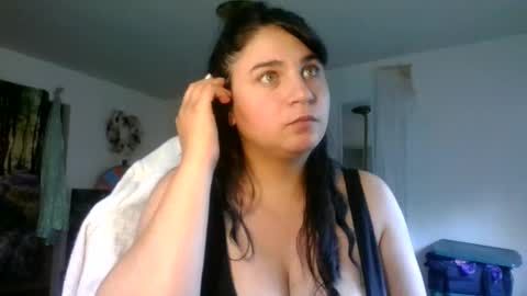 Snapshot of arabbustybeauty chatting on September 2025 10:57:02 PM BustyPrincessLeila online show from September 2025 10:57:02 PM