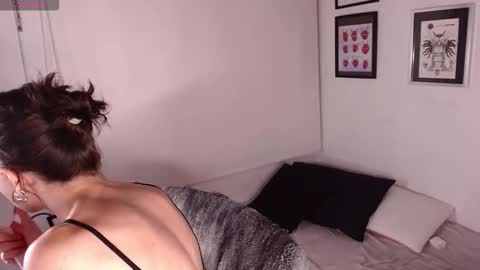 Snapshot of arabella_stone chatting on December 2025 12:05:01 AM Arabella online show from December 2025 12:05:01 AM