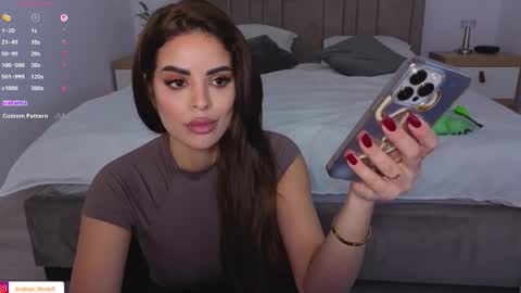 IsaBella online show from November 2025 11:54:01 AM