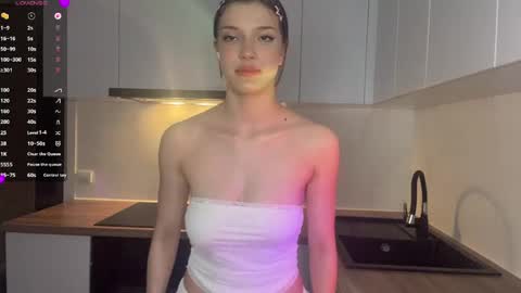 Caroline online show from April 2026 07:06:02 PM