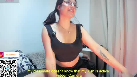 Snapshot of ari_bastett chatting on April 2026 01:03:01 AM Ariana online show from April 2026 01:03:01 AM