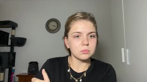 ari_crystal online show from February 2026 01:17:01 PM