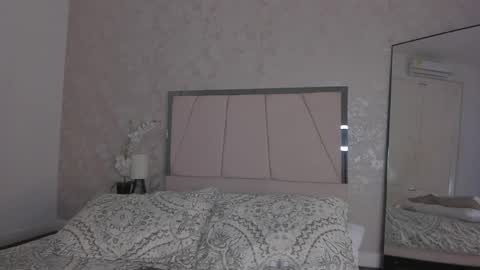 Ari Wilde online show from April 2026 12:22:01 PM